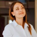 Martina il mare in una stanza